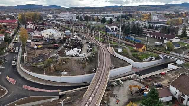 Nowe skrzyżowanie bezkolizyjne przy ul. Kolejowej w Nowym Sączu, widok z lotu ptaka, fot. Krzysztof Dzidek (1)