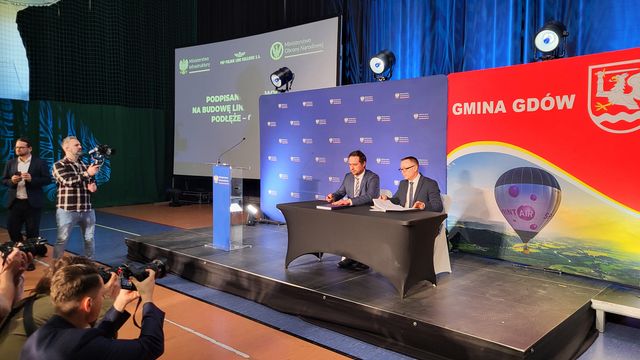Gdów - podpisanie umowy PLK SA fot. Piotr Hamarnik
