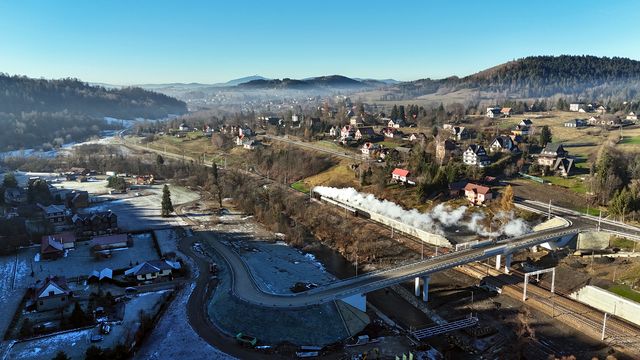 Uroczysty przejazd pociągiem retro do Rabki Zaryte, widok z lotu ptaka, fot. Piotr Hamarnik 