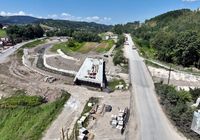 Widok_z_lotu_ptaka_na_gotowe_konstrukcje_mostow_kolejowyc_i_drogowych_przy_potoku_Smolnik_w_Kleczanach__fot._Krzystzof_Dzidek__2_.JPG