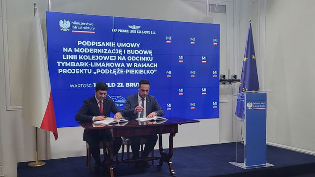 Podpisanie umowy na odc. Tymbark - Limanowa, fot. Piotr Hamarnik PLK SA