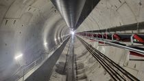 Wnętrze budowanego tunelu na linii kolejowej 104 fot. Piotr Hamarnik (1)