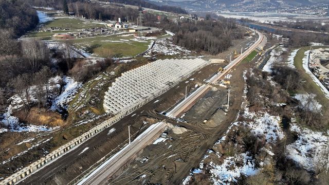 Betonowe zabezpieczenie osuwiska w Rdziostowie, widok z lotu ptaka, fot. Krzysztof Dzidek