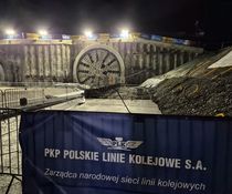 Tarcza TBM Jadwiga, po 10 miesiącach intensywnych działań, zakończyła prace wiertnicze przy pierwszym tunelu kolejowym fot. Piotr Hamarnik