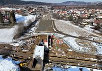 Prace_przy_budowie_nowego_wiaduktu_kolejowego_na_ul._Krakowskiej_w_Nowym_Saczu__widok_z_lotu_ptaka__fot._Krzysztof_Dzidek__1_.JPG