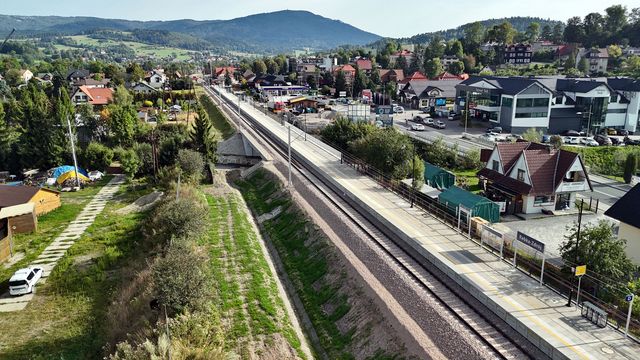 Zmodernizowany przystanek kolejowy Rabka-Zdrój, widok z lotu ptaka, fot. Piotr Hamarnik (1)