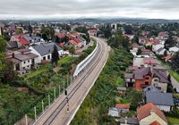 Zmodernizowany_tor_kolejowy_na_odcinku_Nowy_Sacz_-_Nowy_Sacz_Miasto__widok_z_lotu_ptaka__fot._Piotr_Hamarnik__2_.JPG